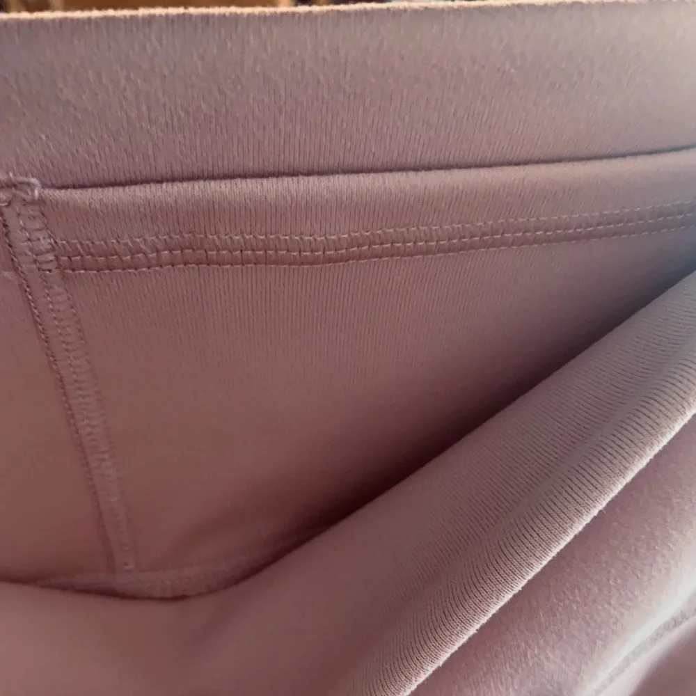 NEW Fabletics Rosebloom On-The-Go PowerHold® High-Waisted Capri Size Small - Picture 8 of 8